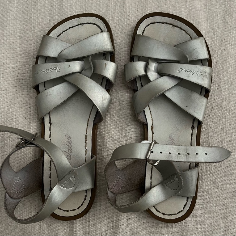 Salt Water Silver Sandals by Hoy Kids Size 3